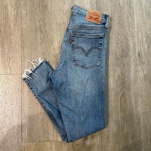 Levi’s Wedgie Skinny size 28
